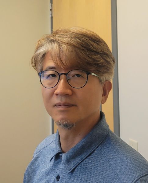 profile photo for Dr. Taewon Suh